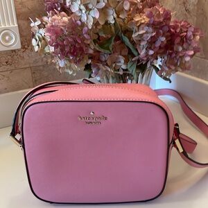 KATE SPADE NEW YORK Crossbody CAMMIE Newbury Lane Bright Carnation Pink EUC